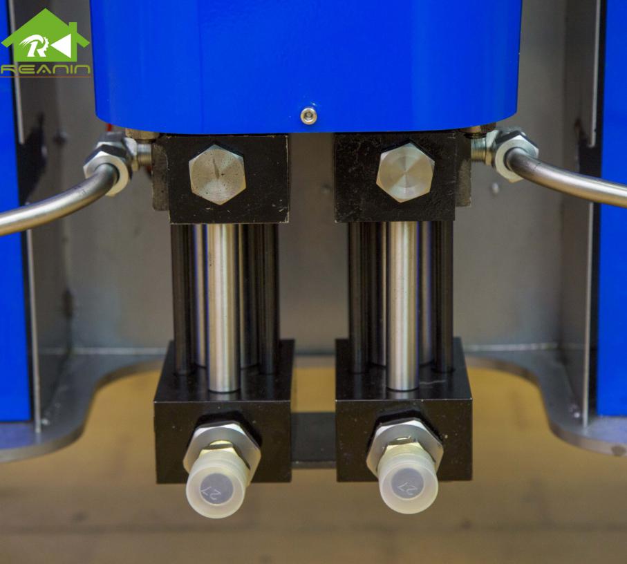 pneumatic polyurea spray machine