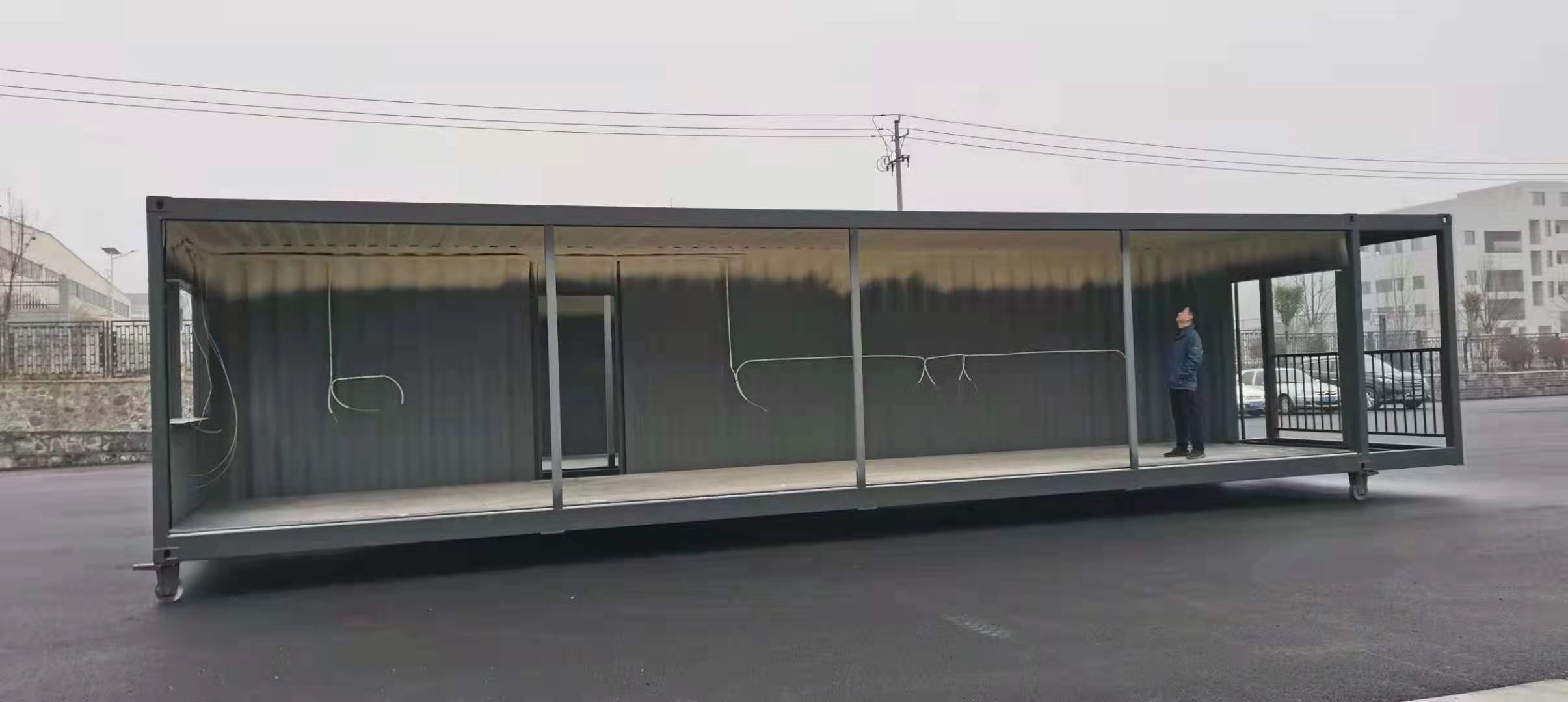 Spraying pu on roof and wall